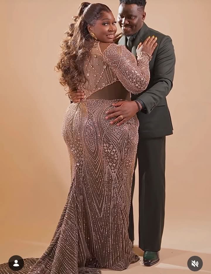 Singer Victor Thompson celebrates wedding Anniversary. 