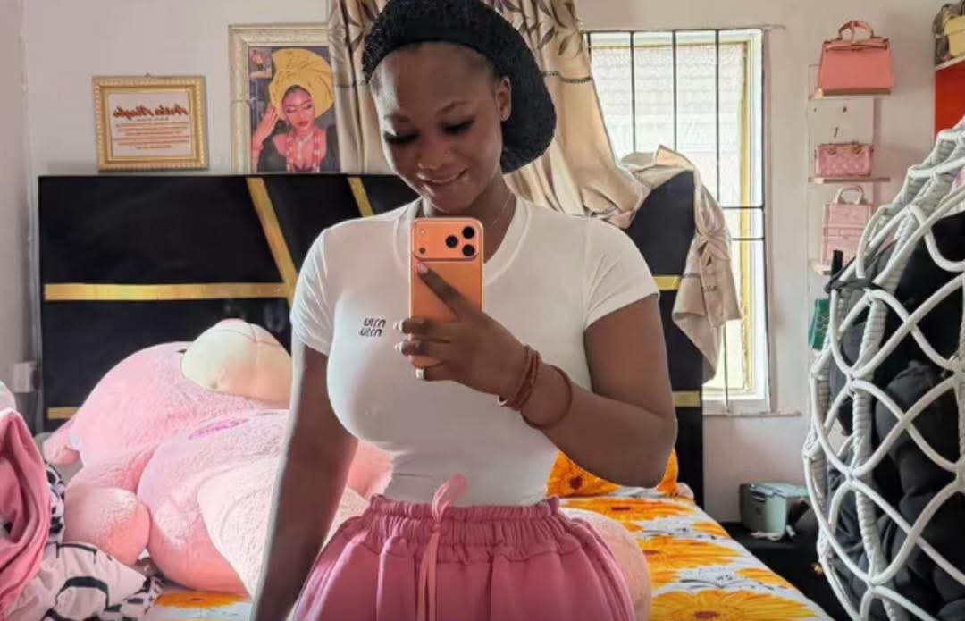 Baddie who removes her Ribs reveals. 