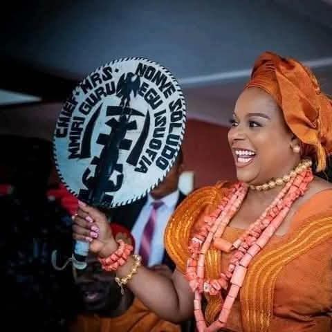 Drama as Anambra State first lady challenge Senator Uche Ekwunife.