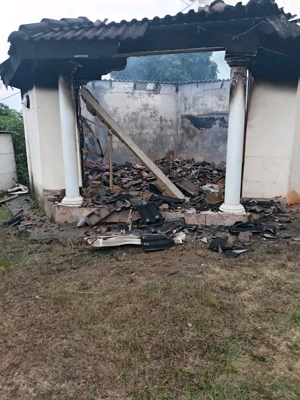 Confusion as Woman set boy friends house on fire.